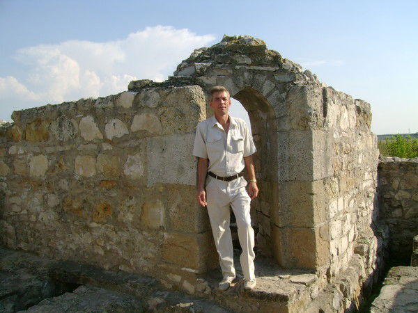 Виктор Липатов