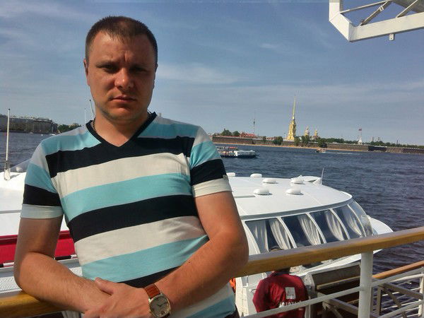 Александр Николаев