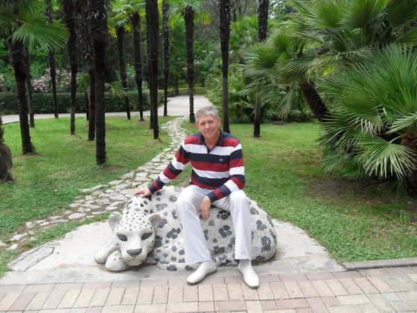 Владимир Уютнов