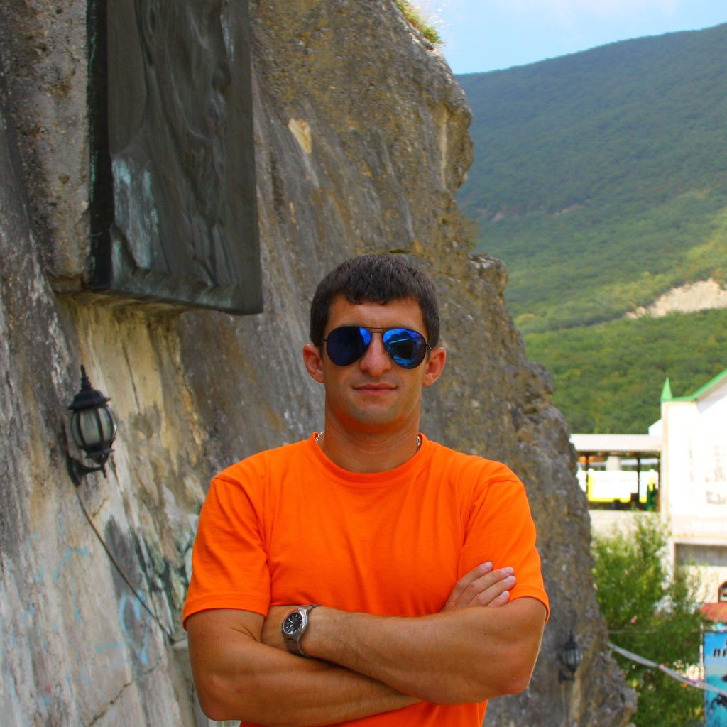 Максим Леонидович