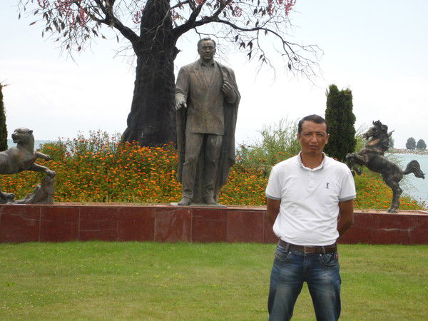 Равшан Апазов