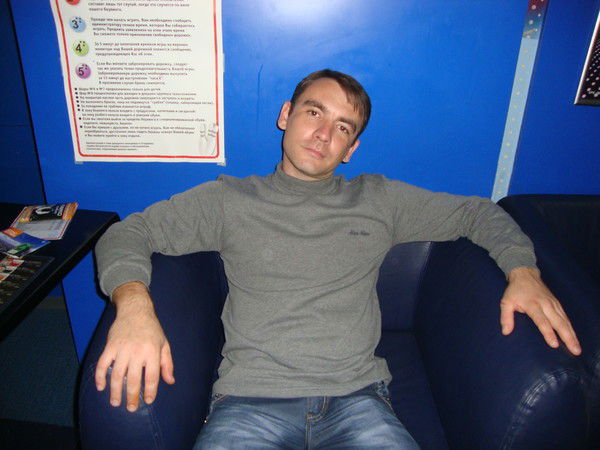 Максим Попов