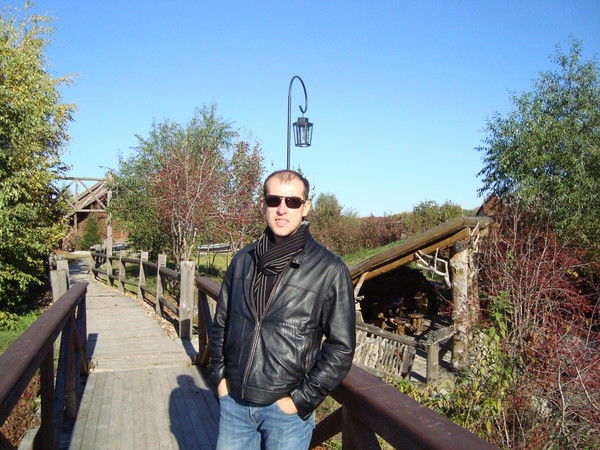 Дмитрий Жаров