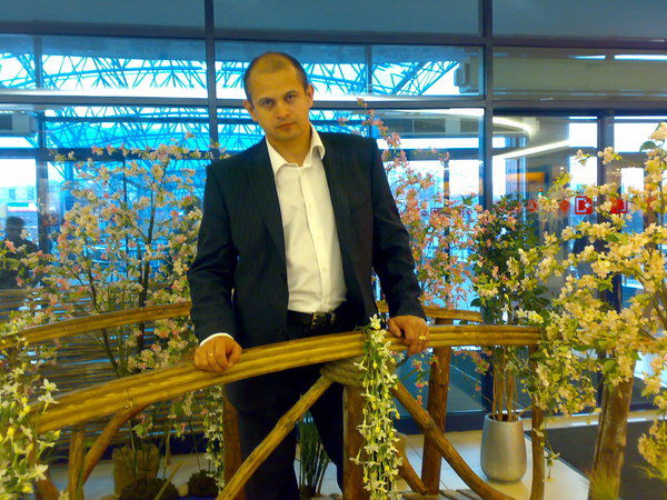 Денис Елизаров