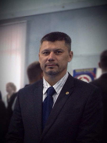 Олег Новомлинов