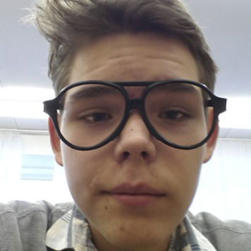 Максим Попов