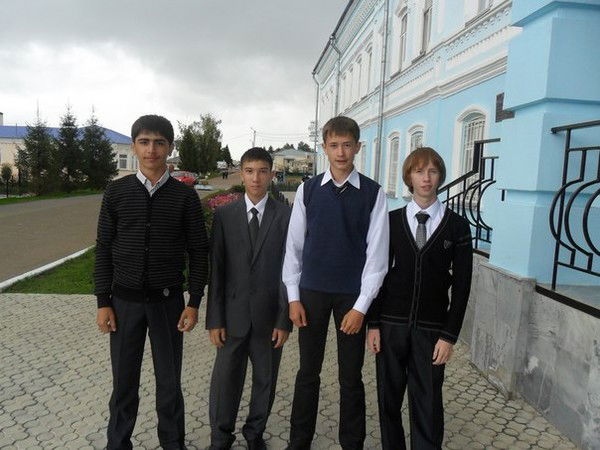 Ислам Ахатов