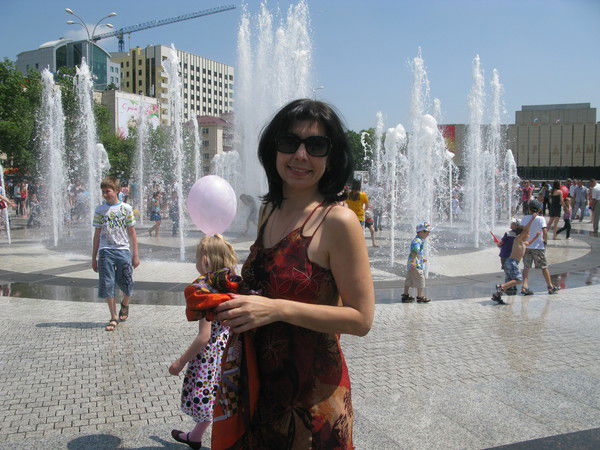 Елена Шахназарова