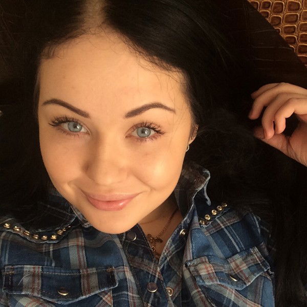 Арина Комова