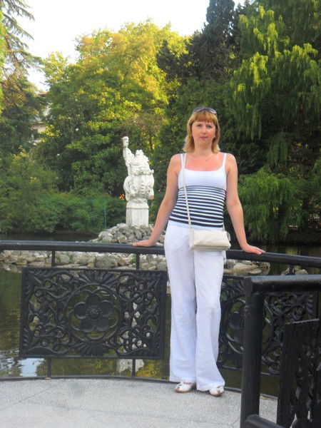 Анна Зенова