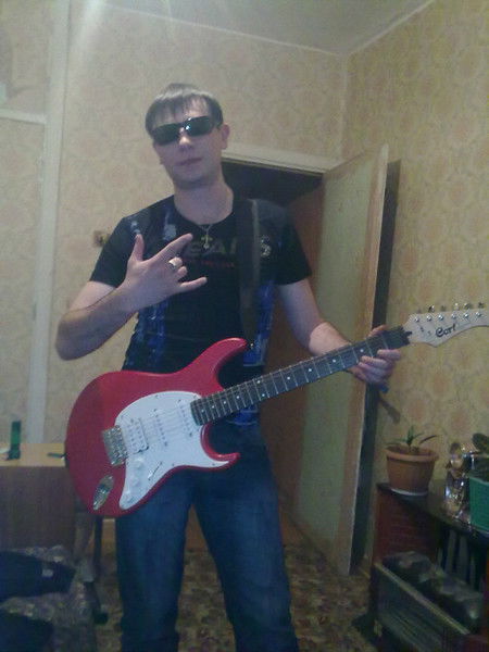 Максим Тихонов