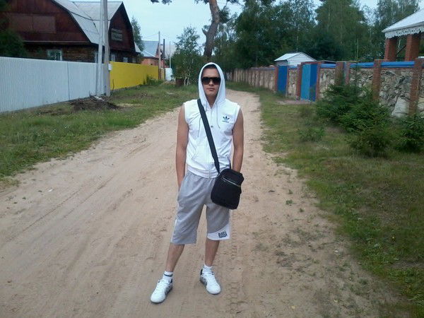 Паша Голышев