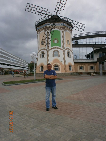 Игорь Олейников