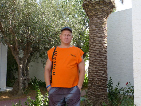 Анатолий Иванов