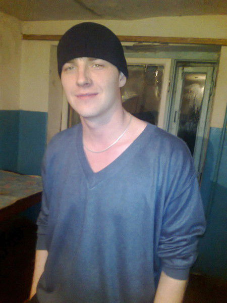 Женек Шестяев