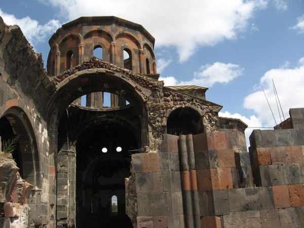 Карэн Сукиасян