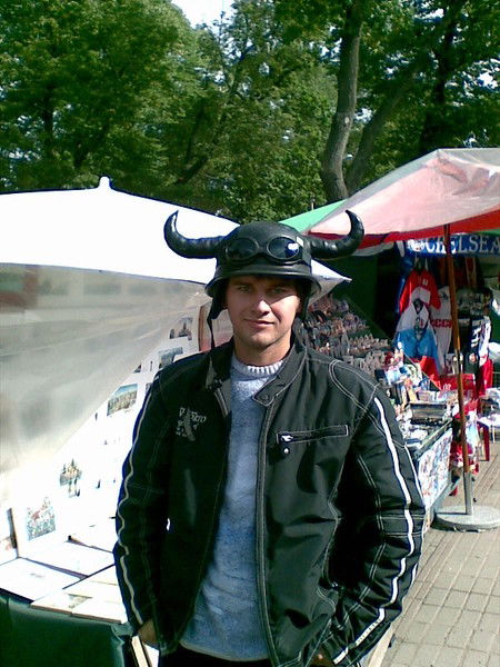 Антон Тарасов