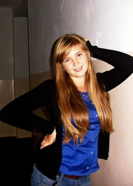 Анюта Довга