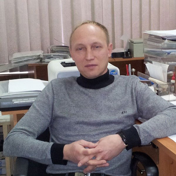 Евгений Ларионов