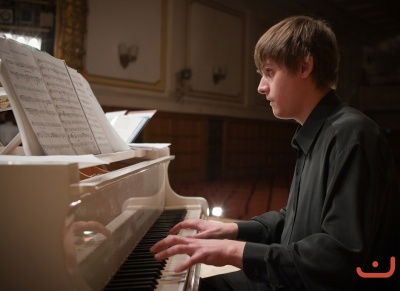 Коля Денисов