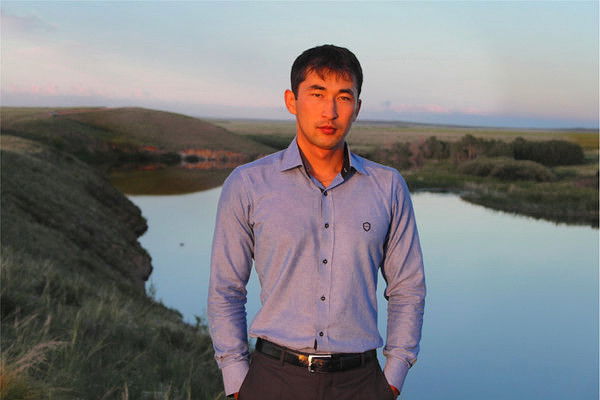 С@кен Умурз@ков