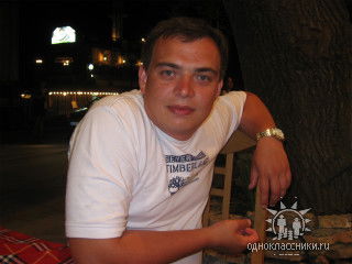 Антон Неустроев