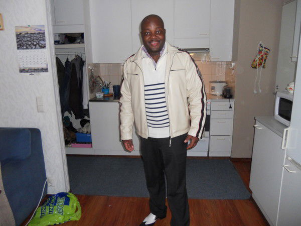 Холмс Bisongbakia