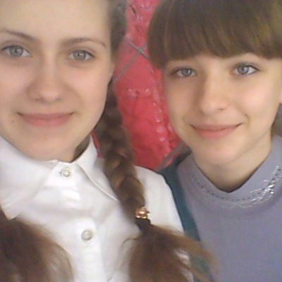 Даша Манукол