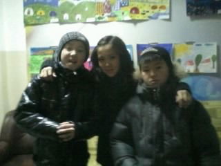 {^_^}{^~^} {........}