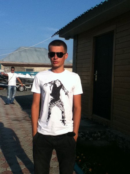 Антон Безверхов