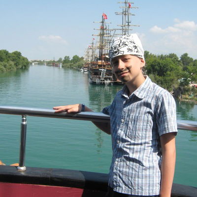 Роман Стаин