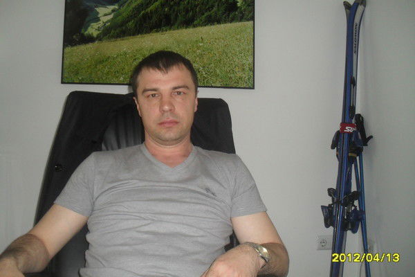 Константин Мельников