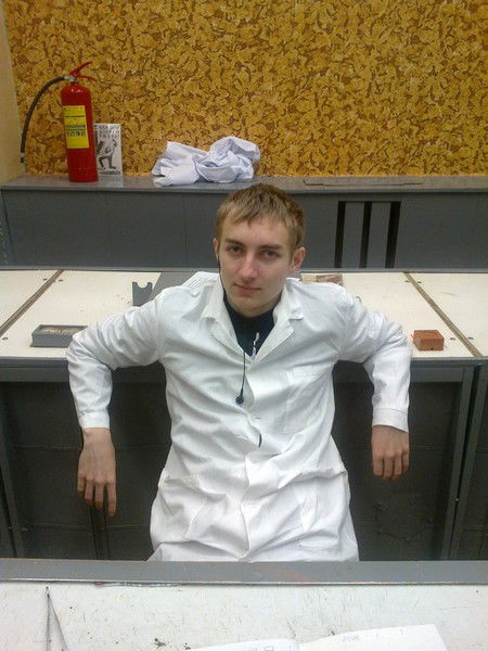 Dima A-R-T-E-F-A-K-T.