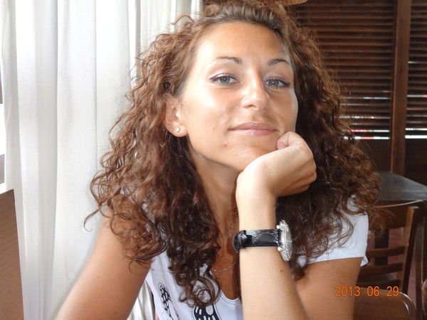 Анна Попова