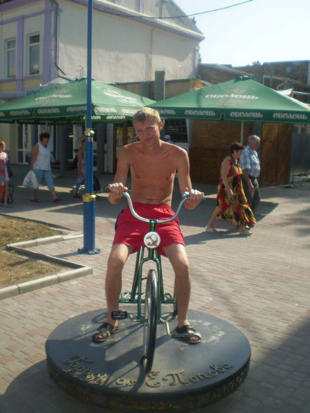 Артем Листопад