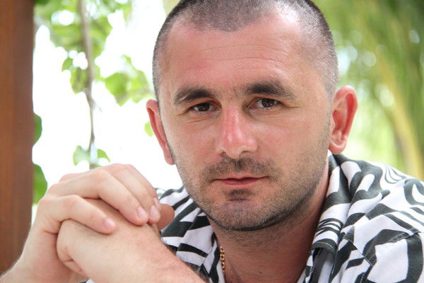 Роман Перов