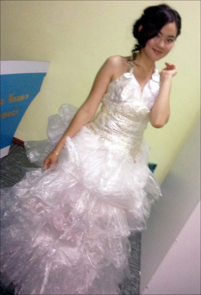 Симпатичная Брюнетка