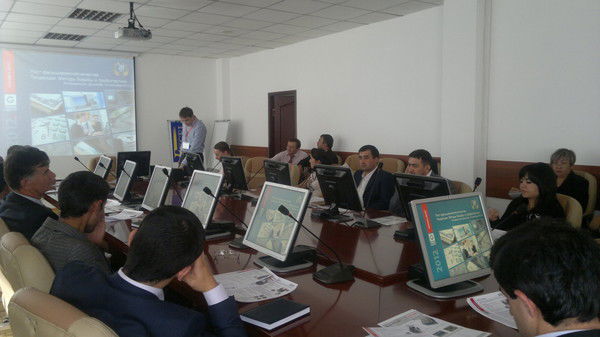 Акбар Aлихан