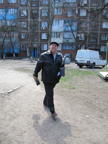 Толя Савенко