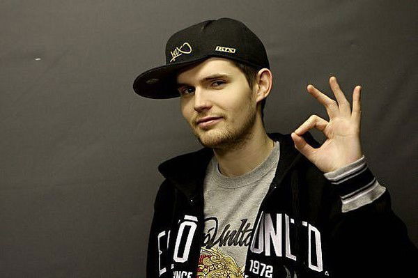 Олег Новиков