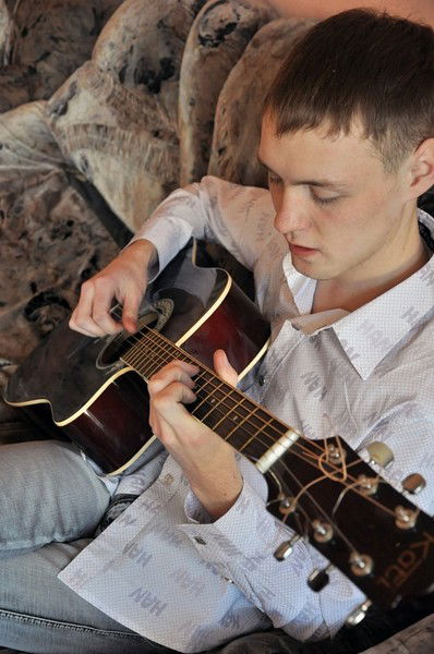 Денис Гудков