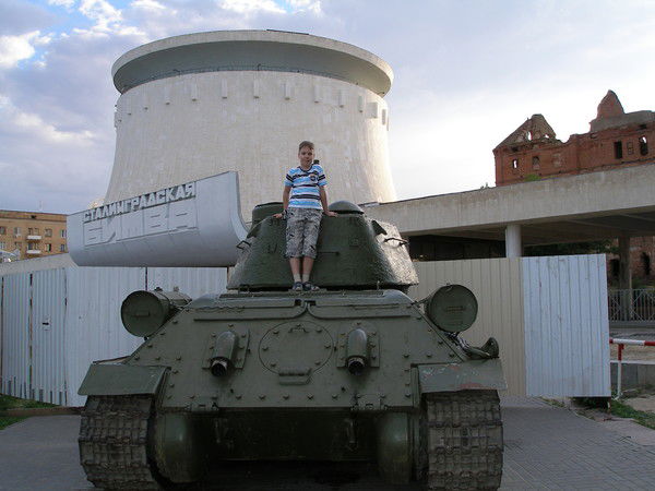 Роман Китель