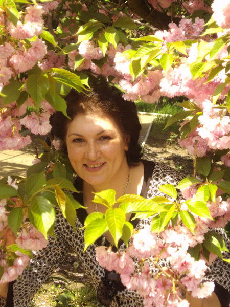 Лена Черказ