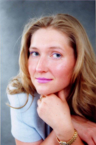 Елена Салостей