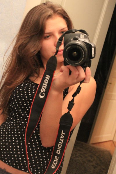 Оленька Шараховская