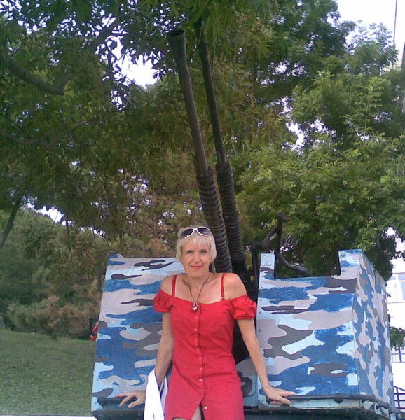 Лена Себастьян