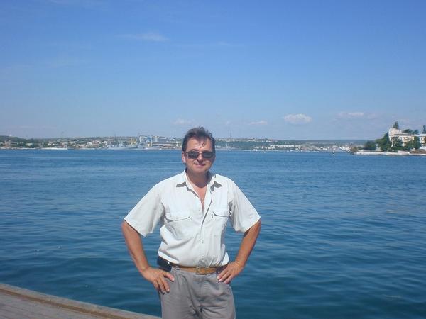 Константин Богомолов