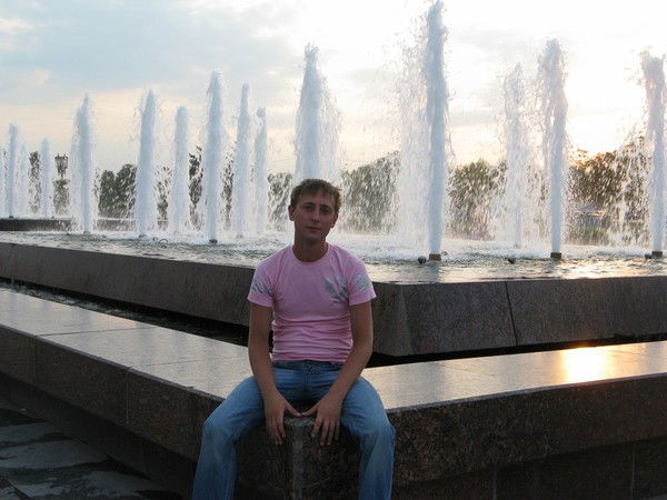 Антон Стариков