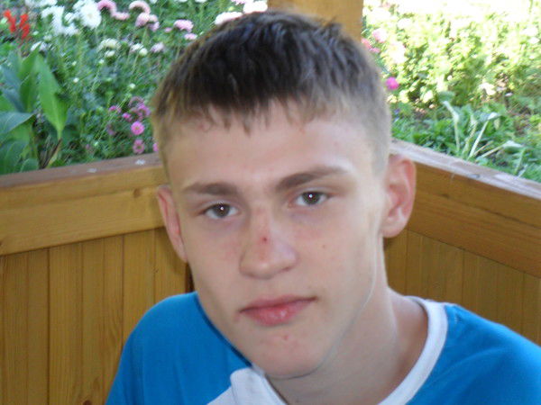 Антон Лавров