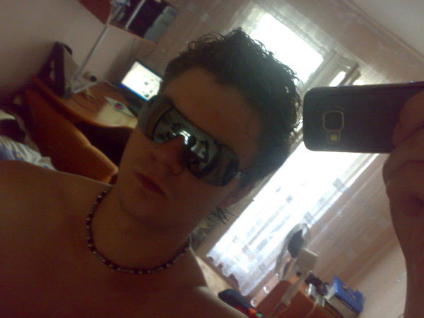 Максим Попов